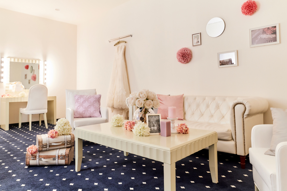 BRIDE’S ROOM